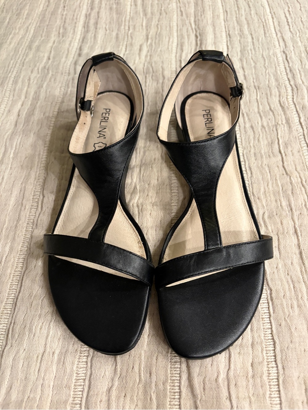Vintage Perlina Black T-Strap Leather Sandals
